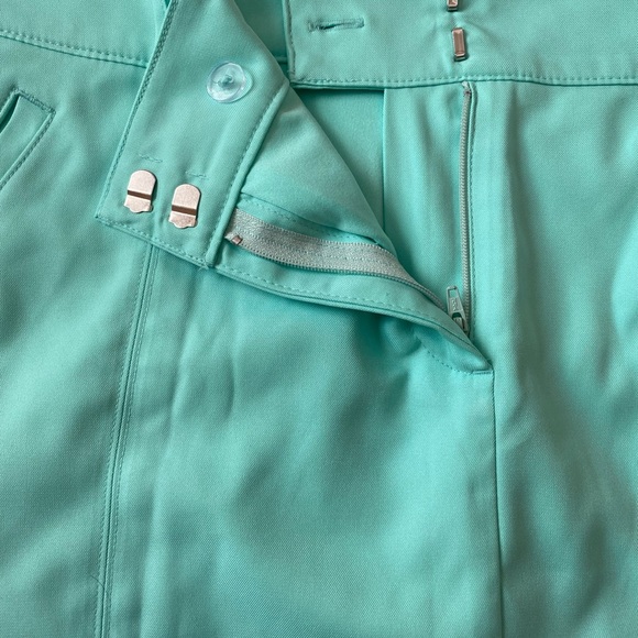$10 SUMMER SALE Izod Golf skort - Picture 3 of 10